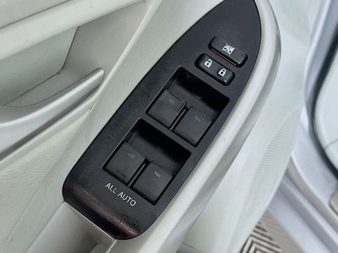 Used 2012 Toyota Prius Two FWD image 16