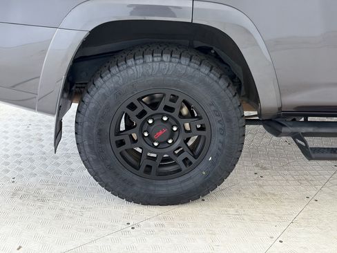 Used 2021 Toyota 4Runner SR5 Premium w/ Moonroof Package RWD image 12