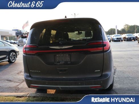 Used 2023 Chrysler Pacifica Touring-L AWD/4WD image 19