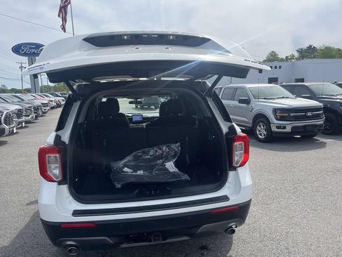 Certified 2023 Ford Explorer XLT w/ Equipment Group 202A AWD/4WD image 3