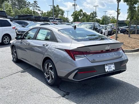 New 2025 Hyundai Elantra SEL image 5