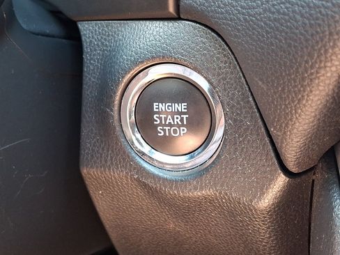 Used 2022 Toyota RAV4 XLE AWD/4WD image 23