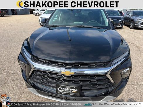 Used 2025 Chevrolet Blazer LT AWD/4WD image 2