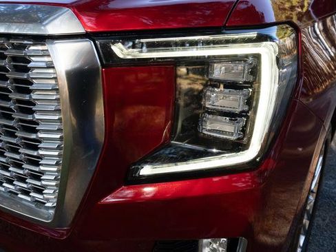 Used 2021 GMC Yukon Denali w/ Denali Premium Package image 36