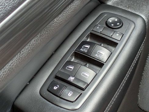 Used 2019 Jeep Grand Cherokee Laredo w/ Laredo X Package AWD/4WD image 28