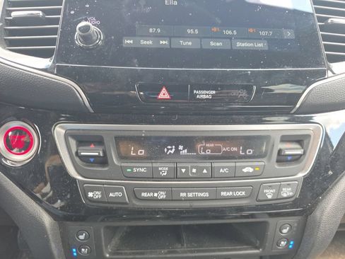 Certified 2024 Honda Passport Black Edition image 17