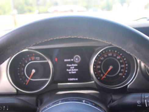 Used 2018 Jeep Wrangler Unlimited Sahara AWD/4WD image 10