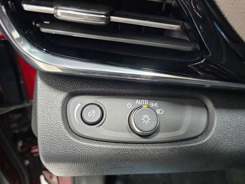 Used 2025 Buick Envista Avenir FWD image 23
