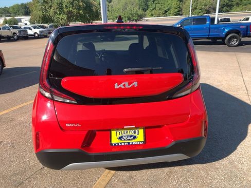 Used 2024 Kia Soul LX image 6