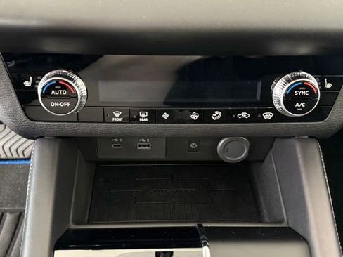 New 2024 Mitsubishi Outlander SE image 9