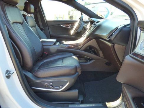 Used 2018 Lincoln MKX Black Label w/ Driver Assistance Package image 11