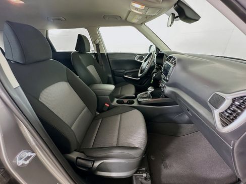 Used 2025 Kia Soul LX w/ LX Technology Package image 29