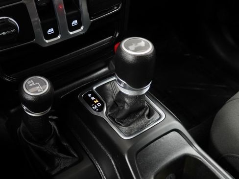 Used 2020 Jeep Wrangler Sport AWD/4WD image 32