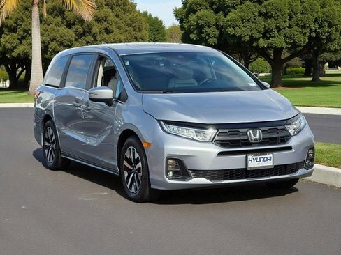 Used 2025 Honda Odyssey EX-L image 4