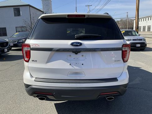 Used 2018 Ford Explorer XLT w/ Equipment Group 202A image 6