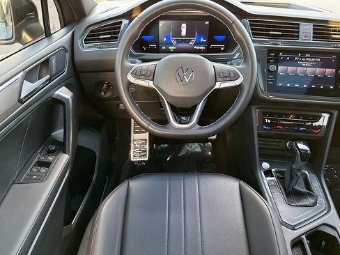 Used 2023 Volkswagen Tiguan SE R-Line image 15