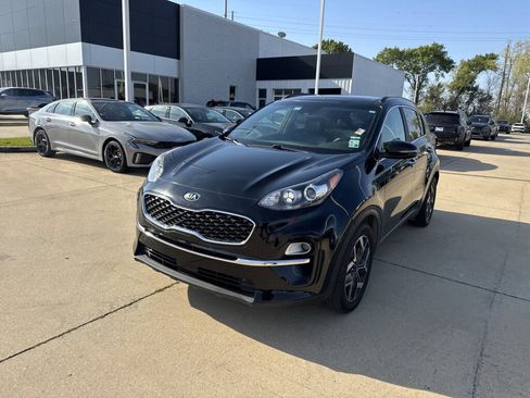Used 2022 Kia Sportage EX w/ EX Technology Package image 2