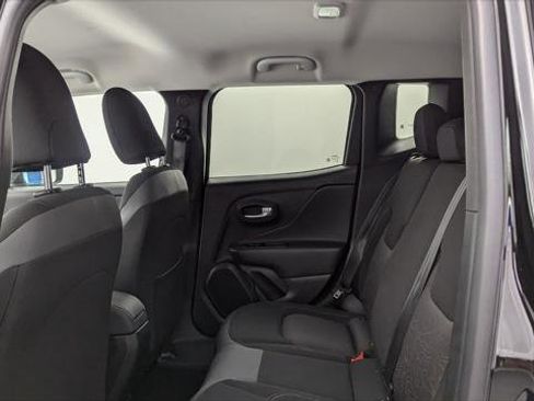 Used 2023 Jeep Renegade Latitude image 17