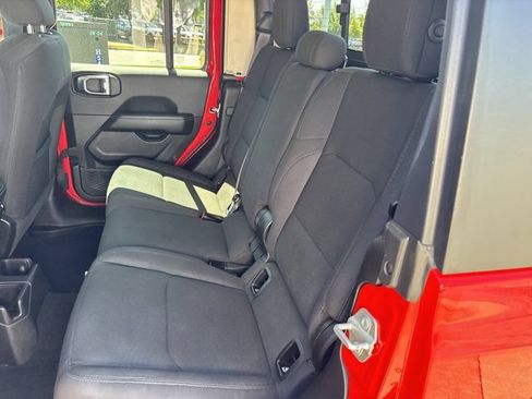 Used 2023 Jeep Gladiator Overland AWD/4WD image 16