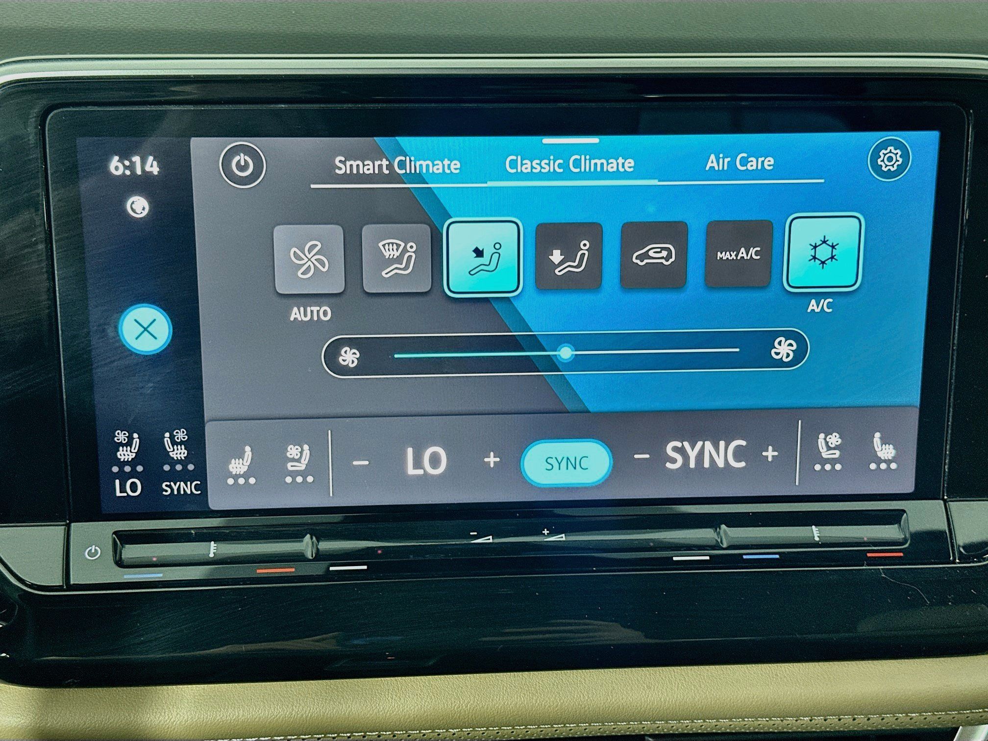 Used 2025 Volkswagen Atlas Cross Sport SE FWD image 24