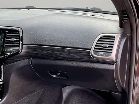 Used 2020 Jeep Grand Cherokee Laredo w/ 18" Wheel & 8.4" Radio Group image 21