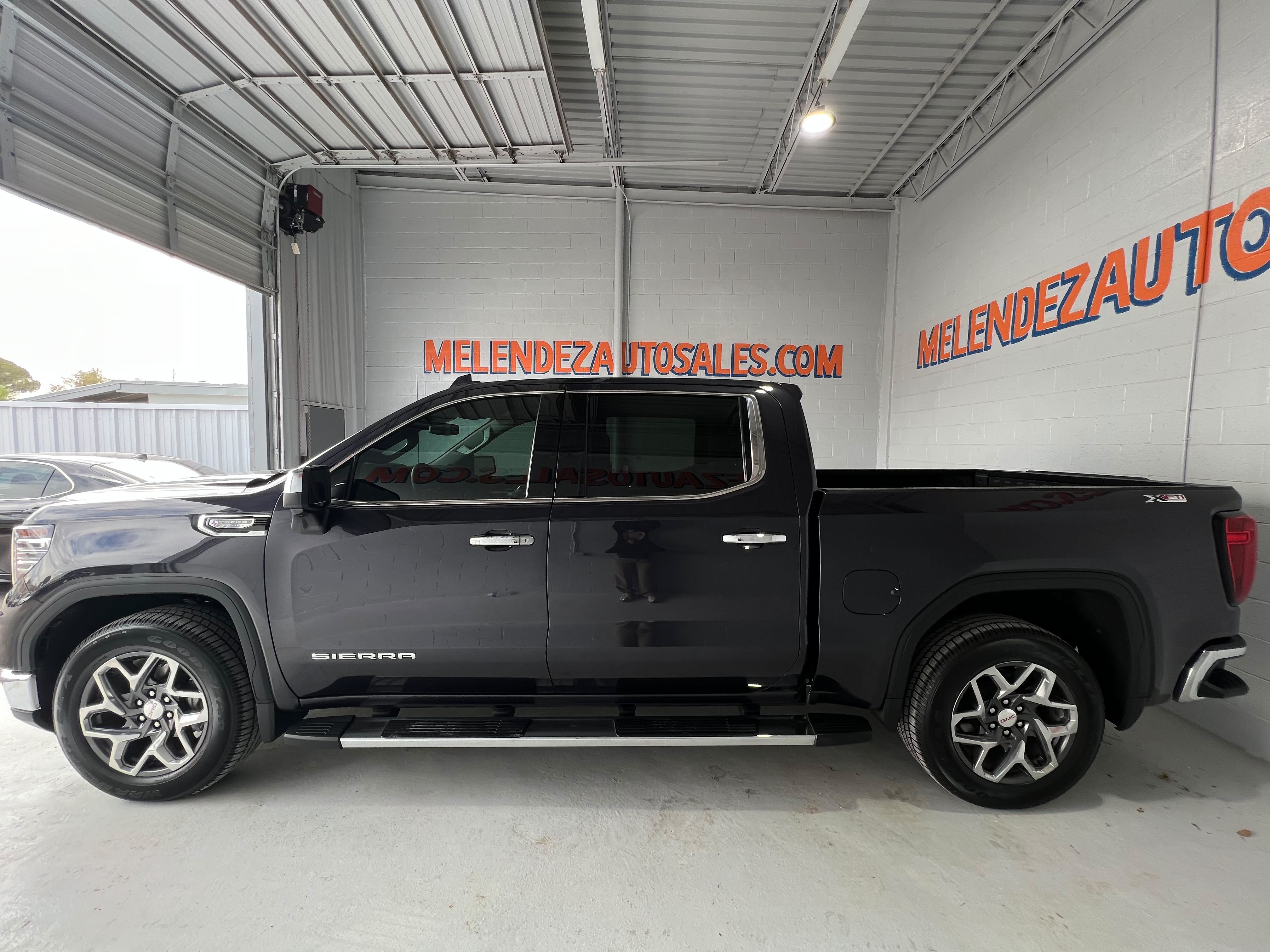 Used 2024 GMC Sierra 1500 SLT AWD/4WD image 2