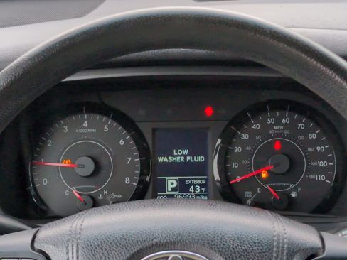 Used 2015 Toyota Sienna LE image 14