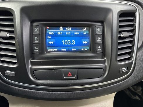 Used 2016 Chrysler 200 Limited w/ Convenience Group image 16