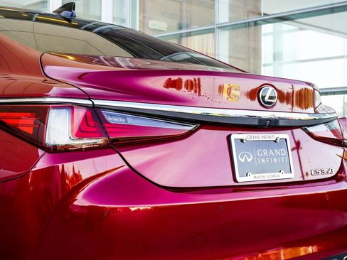 Used 2020 Lexus ES 350 Ultra Luxury w/ Accessory Package 2 FWD image 13