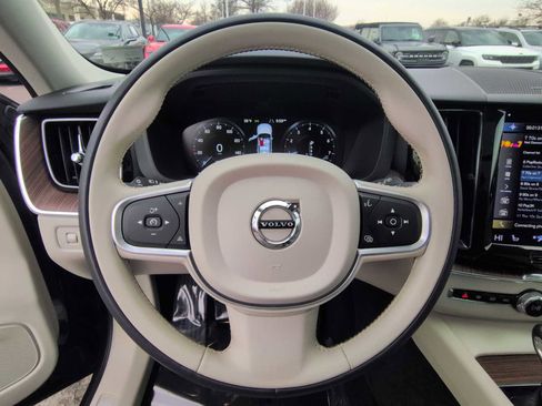 Used 2021 Volvo XC60 T5 Momentum w/ Advanced Package image 25