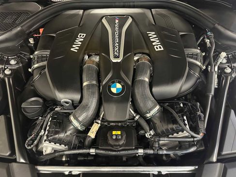Used 2018 BMW M550i xDrive image 9