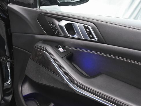 Used 2023 BMW X7 xDrive40i w/ M Sport Package image 15