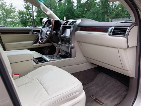 Used 2010 Lexus GX 460 w/ Comfort Plus Pkg AWD/4WD image 20