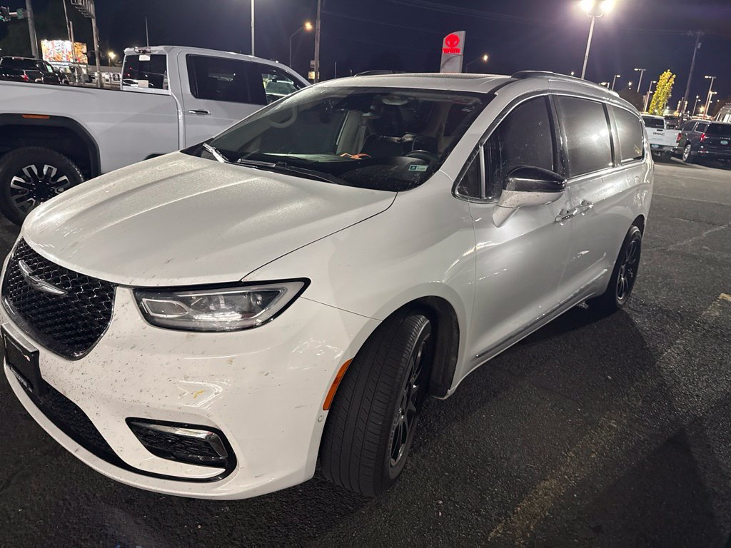 Used 2022 Chrysler Pacifica Limited AWD/4WD image 7