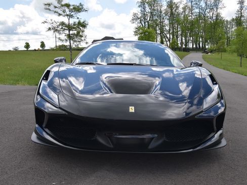 Used 2022 Ferrari F8 Tributo RWD image 2