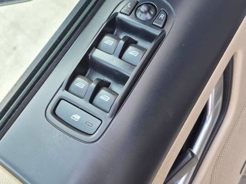 Used 2012 Land Rover LR2 HSE image 36