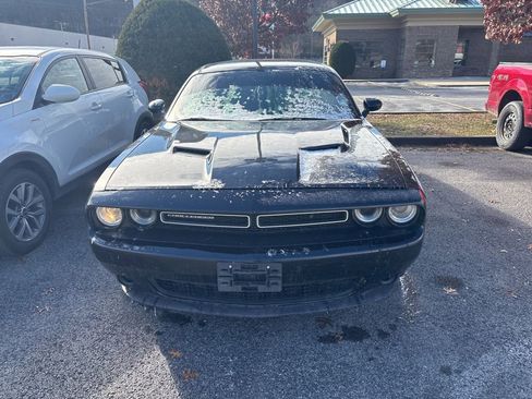 Used 2015 Dodge Challenger SXT w/ Super Sport Group (SS/T) image 9