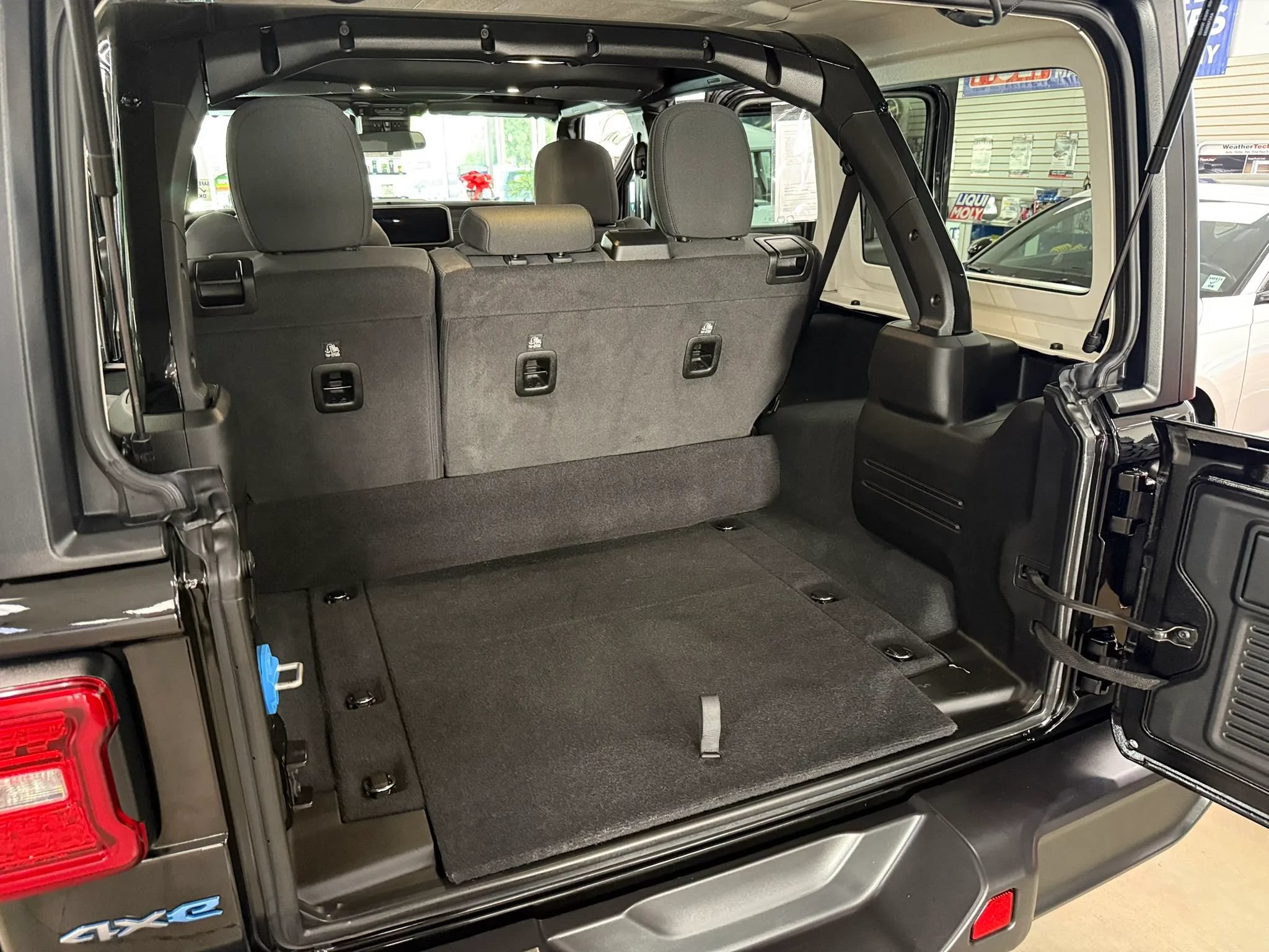 Used 2024 Jeep Wrangler Unlimited Rubicon 4xe AWD/4WD image 15
