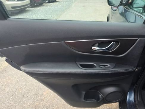 Used 2014 Nissan Rogue S AWD/4WD image 18
