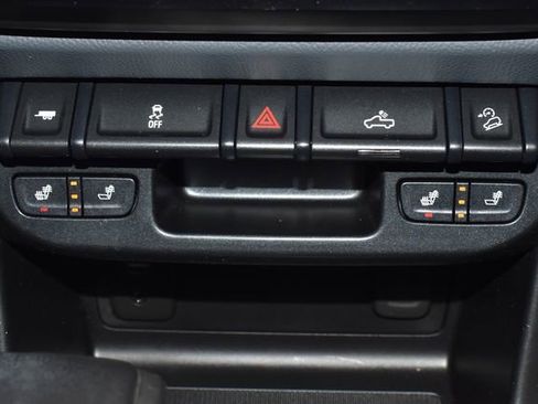 Used 2018 Chevrolet Colorado Z71 AWD/4WD image 19
