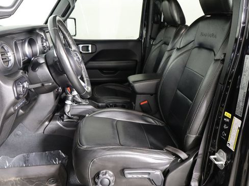 Used 2022 Jeep Wrangler Unlimited Sahara w/ Cold Weather Group AWD/4WD image 14