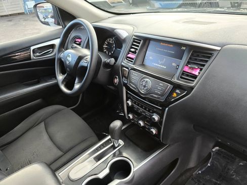 Used 2019 Nissan Pathfinder S image 10