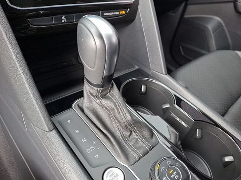 Used 2023 Volkswagen Atlas SEL AWD/4WD image 16