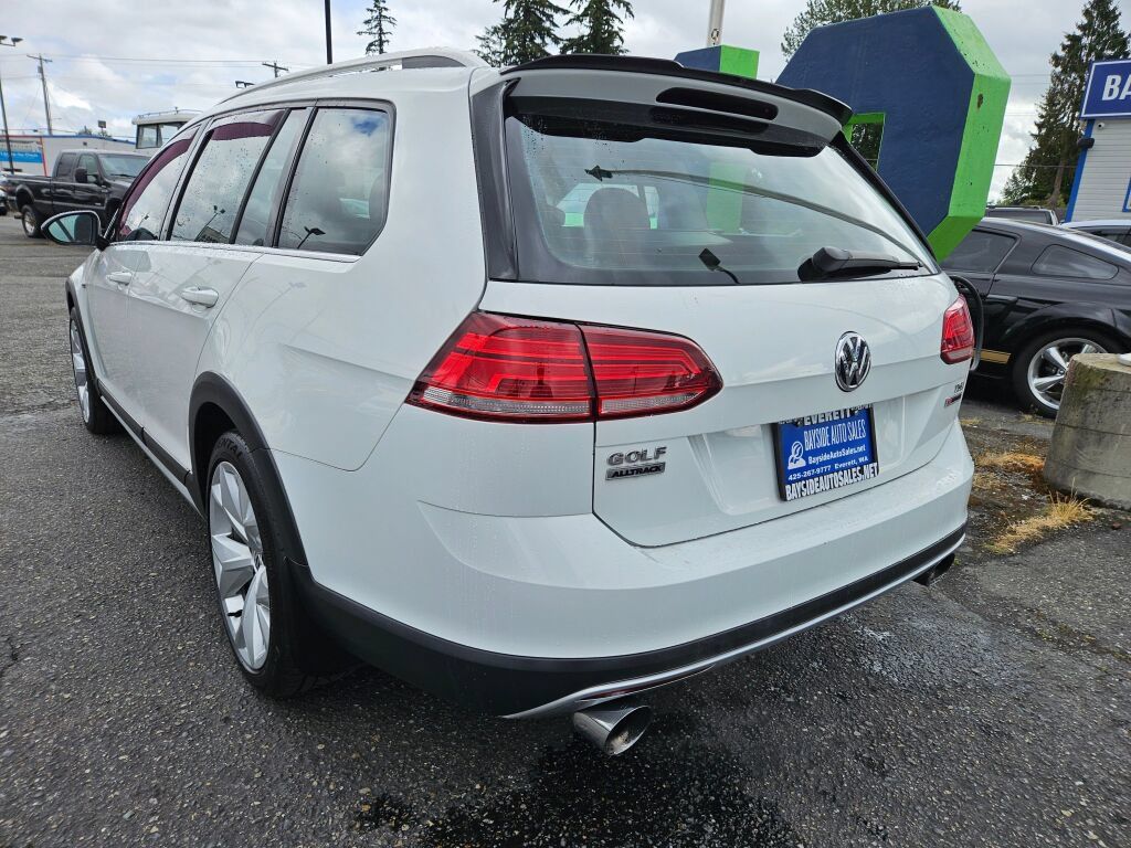 Used 2017 Volkswagen Golf Alltrack S AWD/4WD image 3