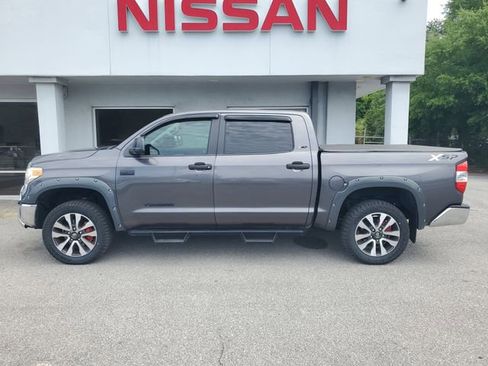 Used 2017 Toyota Tundra SR5 w/ SR5 Upgrade Package AWD/4WD image 11