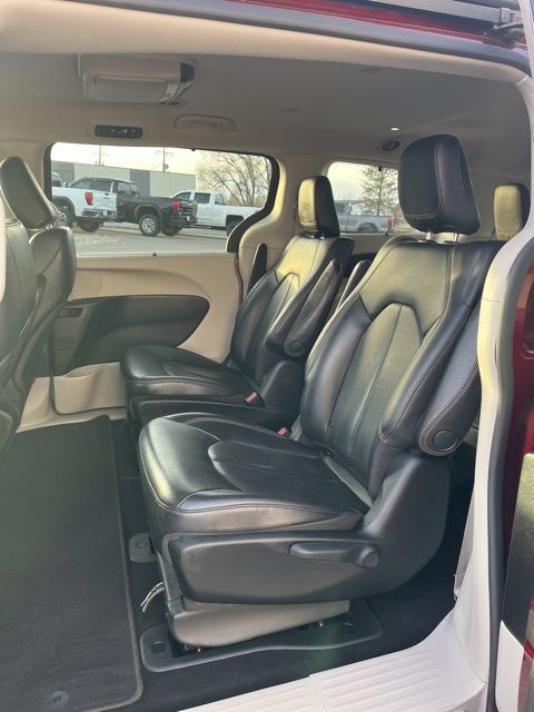 Used 2019 Chrysler Pacifica Touring-L FWD image 33