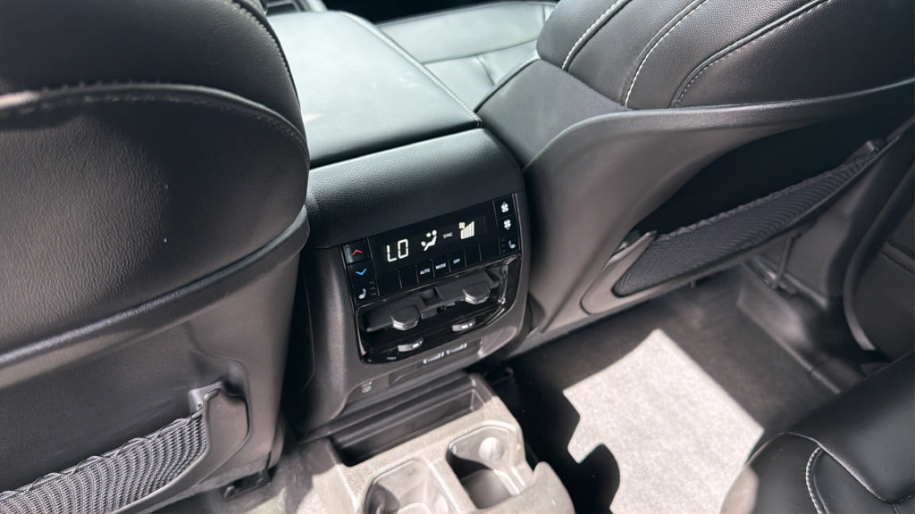 Used 2025 Jeep Grand Cherokee L Limited AWD/4WD image 22