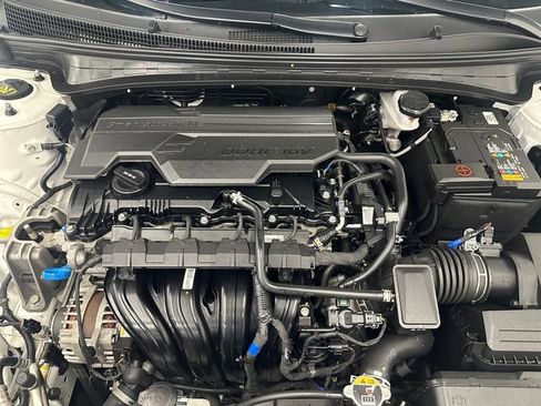 Used 2025 Hyundai Elantra SEL FWD image 17