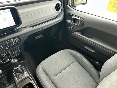 Used 2026 Jeep Wrangler Unlimited Sahara w/ Safety Group AWD/4WD image 20