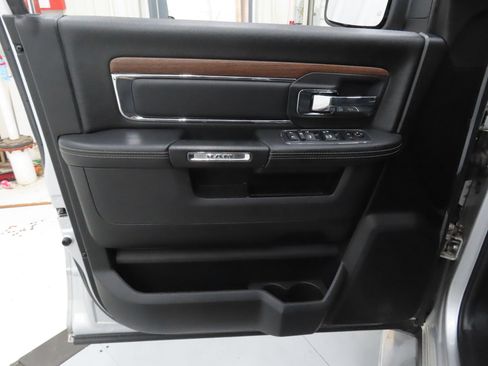 Used 2017 RAM 1500 Laramie w/ Convenience Group AWD/4WD image 10